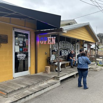 Barrel House BBQ - Owner was outside. - Barbeque Near Me - Lynchburg, Tennessee