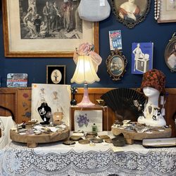 Little Ms Waste-Not Vintage - Everything that glitters