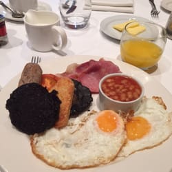 Hendon Hall Hotel - Traditional English breakfast!!! Yes, the portion sizes here are quite generous. I have yet to leave and not be stuffed.