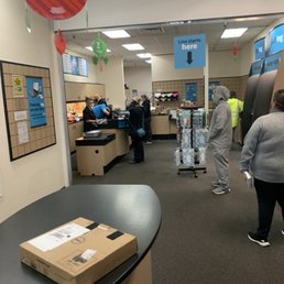 A long line to wait in just to hand an employee a package. A mailbox could offer efficiency lessons. A long line to wait in just to hand an employee a package. A mailbox could offer efficiency lessons.