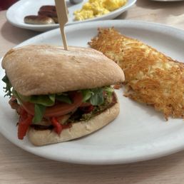Caprese chicken SANDWICH With breakfast potato's Caprese chicken SANDWICH With breakfast potato's