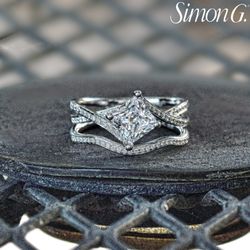 Studio D Jewelers - Find your dream wedding set with help from Simon G Jewelry!