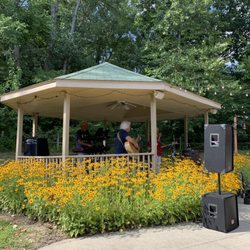 Cave Hollow West Winery - Listening to the wonderful band!