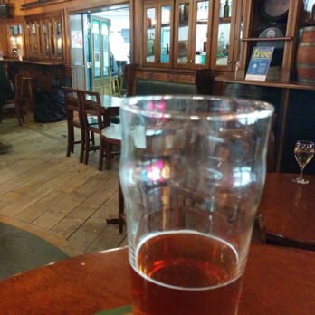 The Oak Barrell - Suomenlinna IPA from a corner table with view to entrance - Pubs Near Me - Vantaa, 18