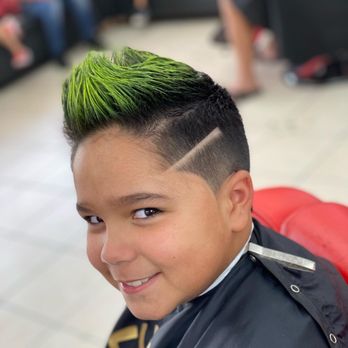 Luxury Cuts 2 - Su cara lo dice todo - Barbers Near Me - Miami, Florida Luxury Cuts 2 - Su cara lo dice todo - Barbers Near Me - Miami, Florida