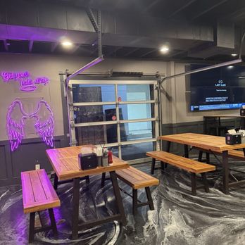 Hippin Hops Brewpub & Oyster Bar - Inside - Seafood Near Me - Atlanta, Georgia