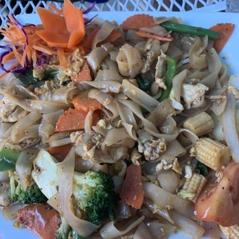Siam House - Drunken noodles - Thai Near Me - Bloomington, Indiana