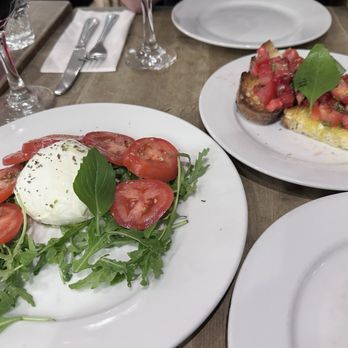 Prima Sapori Italia - Caprese Salad & bruschetta bread - Italian Near Me - London, XGL