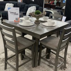 Queen's Furniture & Electronics - $399