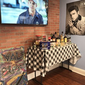Val's Elegant Barbershop - Barbers Near Me - Roslyn, New York
