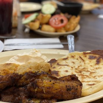 Playa El Cuco - Pupusa Combo 1 - Salvadoran Near Me - Houston, Texas