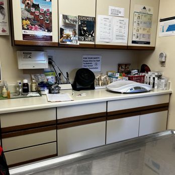 Thomas Veterinary Hospital - Veterinarians Near Me - Downey, California