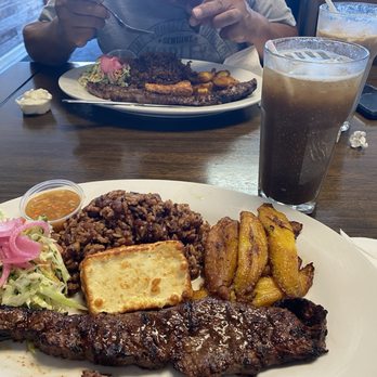 Delicias Nicaraguense - Gallo, pinto, carne asada, maduros, fritos, queso frito y ensaladita. Tamarindo con Chía - Barbeque Near Me - San Pablo, California