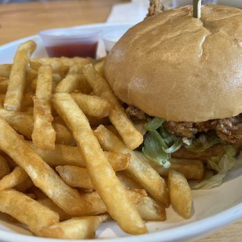 Duke's Public House - Fried chicken sandwich - Sports Bars Near Me - Lake Oswego, Oregon Duke's Public House - Fried chicken sandwich - Sports Bars Near Me - Lake Oswego, Oregon