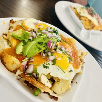 Broken Yolk Cafe - Breakfast & Brunch Near Me - Fullerton, California