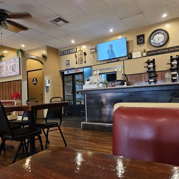 California Grill - inside...very clean and tidy... - Italian Near Me - Madera, California California Grill - inside...very clean and tidy... - Italian Near Me - Madera, California