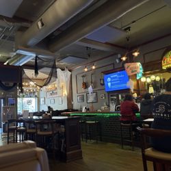 Brewskis Coffee & Bar - Interior