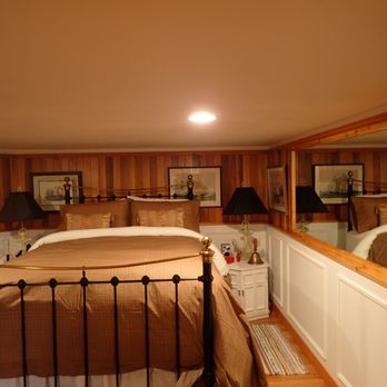 Kristfields - Cumfy Queen size Bed - Bed & Breakfast Near Me - Freeland, Washington Kristfields - Cumfy Queen size Bed - Bed & Breakfast Near Me - Freeland, Washington