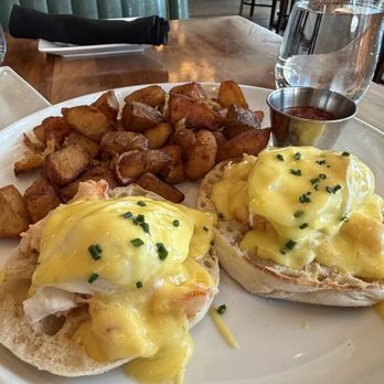 Rail Stop Restaurant & Bar - Lobster eggs Benny - New American Near Me - Boston, Massachusetts