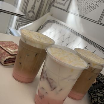 2d Restaurant - Fresh Strawberry Milk & Fresh Strawberry Latte - Donuts Near Me - Chicago, Illinois 2d Restaurant - Fresh Strawberry Milk & Fresh Strawberry Latte - Donuts Near Me - Chicago, Illinois