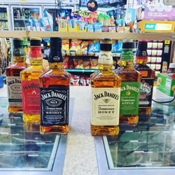 Rick's Liquor - Jack daniel's family 750ml
