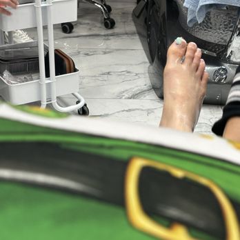 Montana Nail - Big toe covered in gauze after Trish gauged it to the point of bleeding - Nail Salons Near Me - Santa Monica, California Montana Nail - Big toe covered in gauze after Trish gauged it to the point of bleeding - Nail Salons Near Me - Santa Monica, California
