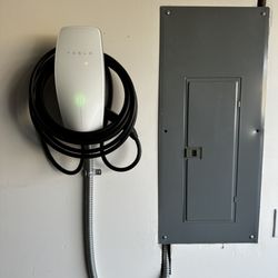 Evergreen Energy - Tesla Wall Connector