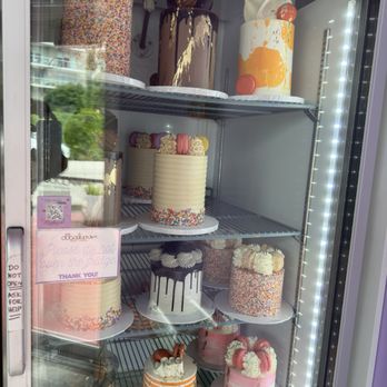 dbakers Sweet Studio - Cakes display - Bakeries Near Me - Miami, Florida