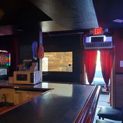 Smog Cutter Lounge - The entrance