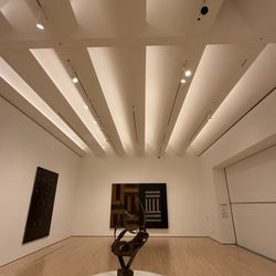San Francisco Museum of Modern Art - Wavy ceiling soft lights