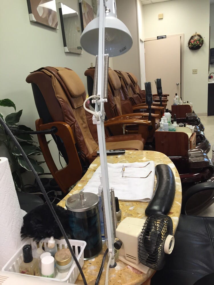 FOUR SEASONS NAIL Updated June 2024 565 Greenfield Rd, Lancaster