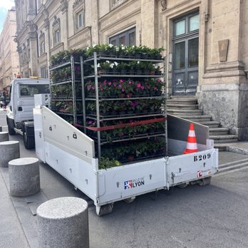 La Fontaine - 5/20/26 FYI. - Fast Food Near Me - Lyon, 69 La Fontaine - 5/20/26 FYI. - Fast Food Near Me - Lyon, 69