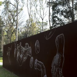 Memorial a las Víctimas de la Violencia - En 2013 se inauguró este monumento en honor a todas las víctimas de la violencia en el país.