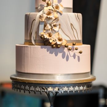 Sugarlips Cakery - Image by Tiffany & Ryland Photography: TiffanyandRyland.com | Cake Design by Sugarlips Cakery: SugarlipsCakery.com - Bakeries Near Me - Mesa, Arizona Sugarlips Cakery - Image by Tiffany & Ryland Photography: TiffanyandRyland.com | Cake Design by Sugarlips Cakery: SugarlipsCakery.com - Bakeries Near Me - Mesa, Arizona