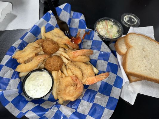Rudy's Seafood by null