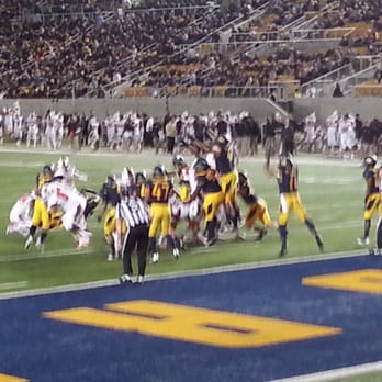 California Memorial Stadium - Stadiums & Arenas Near Me - Berkeley, California