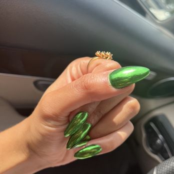 Q Nails and Spa - Bubbling in my thumb. They said "from chrome" - Nail Salons Near Me - Sandy Springs, Georgia