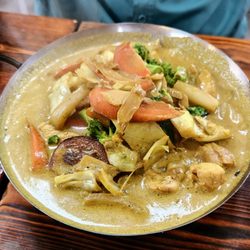 Berni Vietnamese Restaurant - Yellw Curry Bowl with chicken