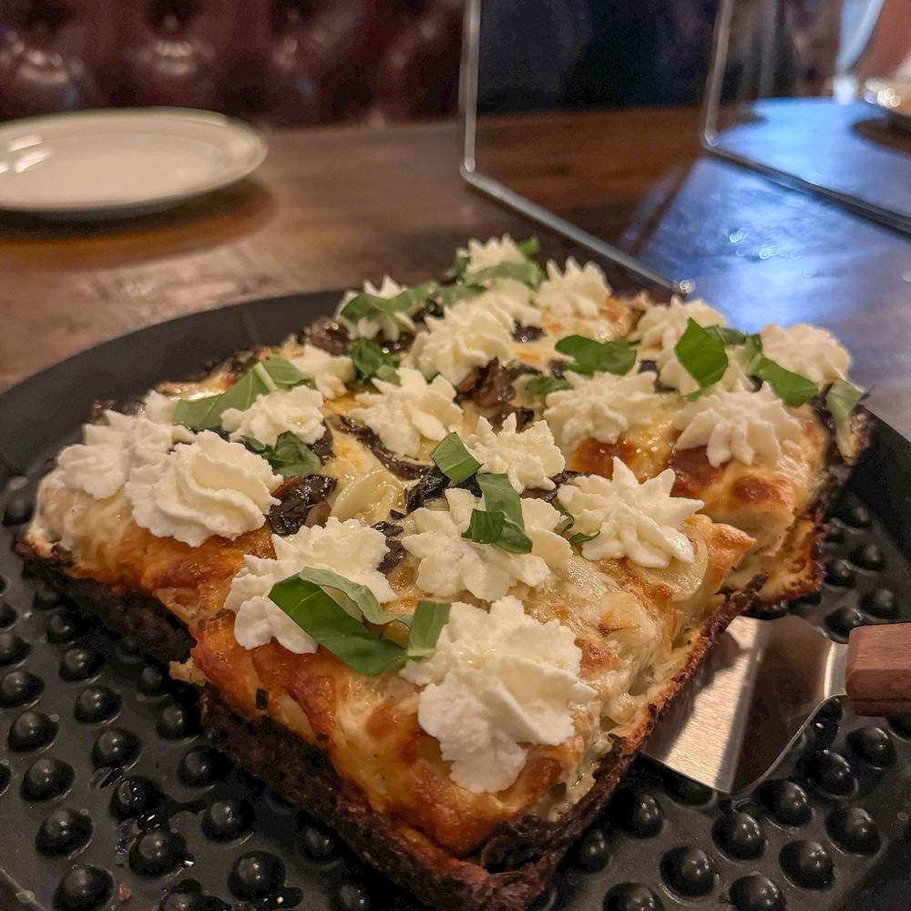 Good Pie - White pizza Detroit style - Pizza Near Me - Henderson, Nevada Good Pie - White pizza Detroit style - Pizza Near Me - Henderson, Nevada