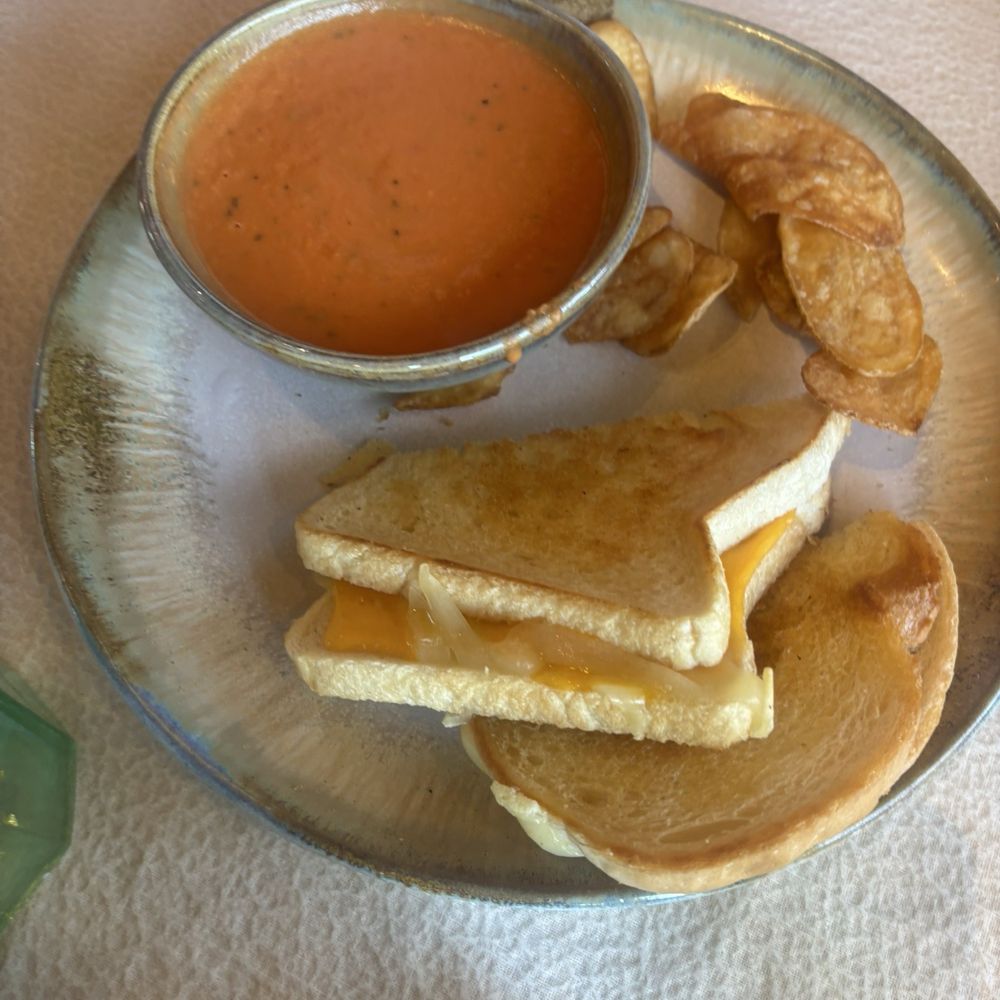 Old Mill Pottery House Cafe - Grilled cheese Tomato basil soup - American Near Me - Pigeon Forge, Tennessee Old Mill Pottery House Cafe - Grilled cheese Tomato basil soup - American Near Me - Pigeon Forge, Tennessee
