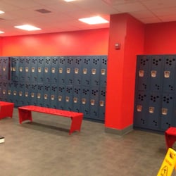 Blink Fitness - Ozone Park - More lockers