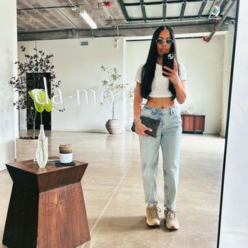 Damo - lobby photo op - perfect for a "mirror selfie" - Coffee & Tea Near Me - Los Angeles, California