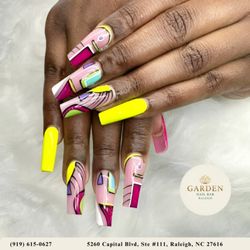 Garden Nail Bar - Art that catches every light. Our glitter gradients and shimmer details are designed to shine under the candlelight.
 Book now