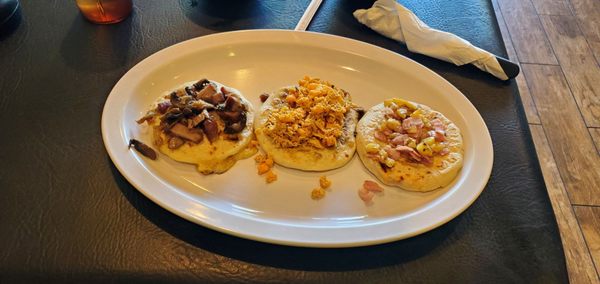 Pupuseria Mama Emilia by null