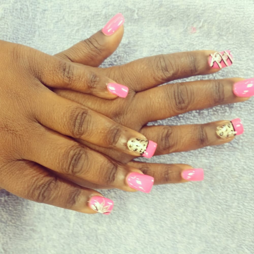 Sky Nails Spa Logo