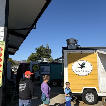 The Pines Dine - Side one of the carts - Food Trucks Near Me - Lincoln City, Oregon The Pines Dine - Side one of the carts - Food Trucks Near Me - Lincoln City, Oregon