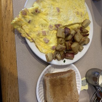 Chelsea's - Ham and cheese omelette - Breakfast & Brunch Near Me - Middletown, Rhode Island