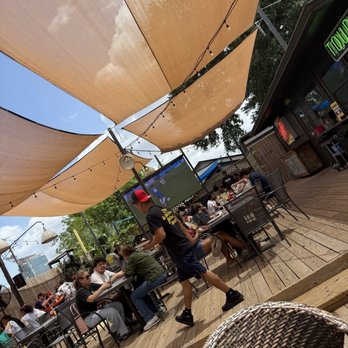 Leeland House - Back patio - Breakfast & Brunch Near Me - Houston, Texas