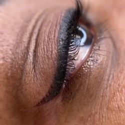 The Beauty Bar 8 - Permanent winged eyeliner