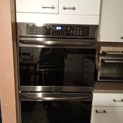 ABC Warehouse-Lakeside - The wall oven